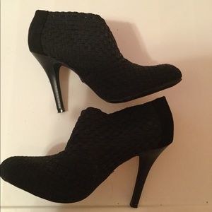Vera Wang booties